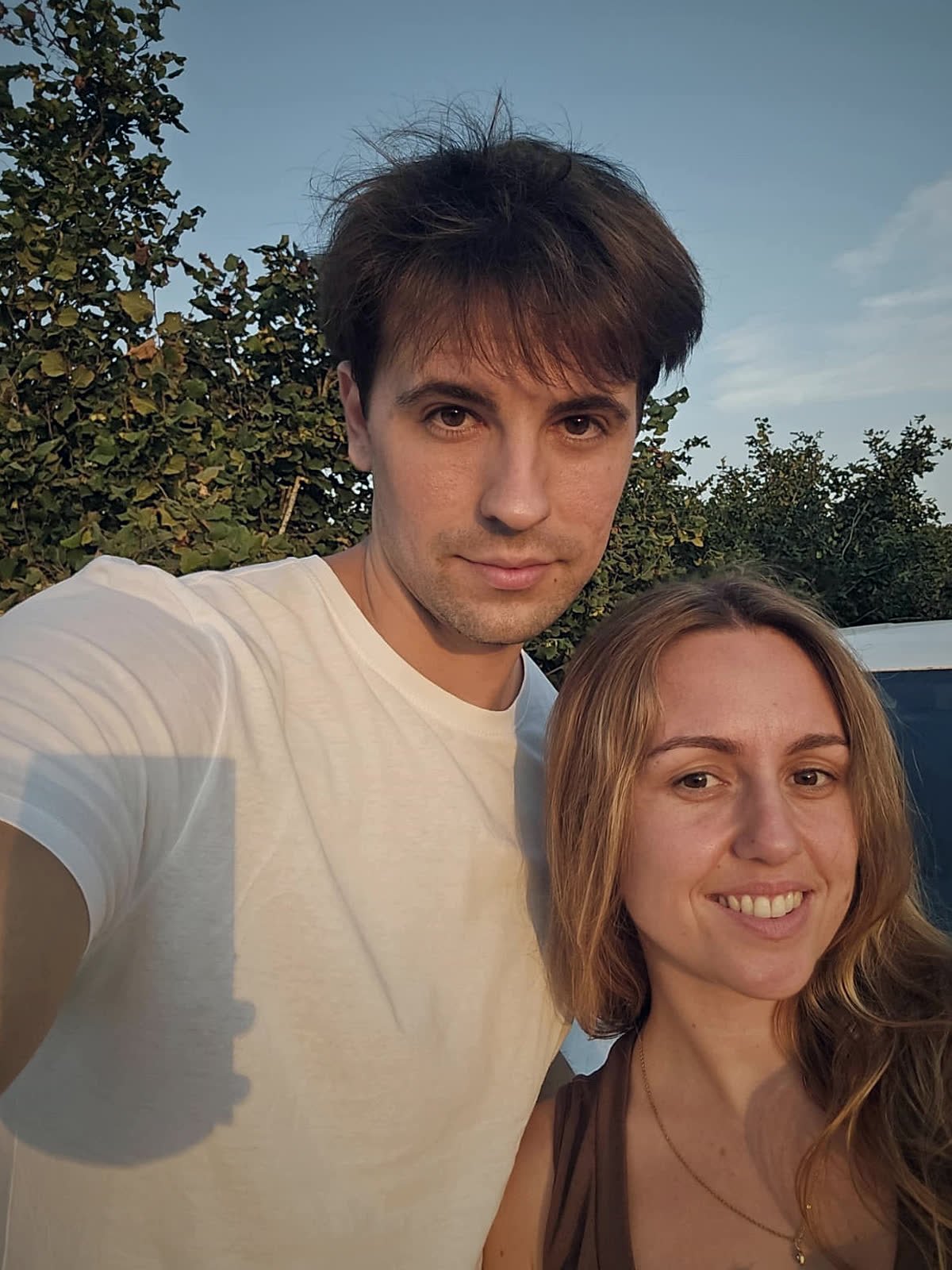 Manel y Aina, la pareja de Sabadell que hace a mano las piezas de cemento de Made Taxa